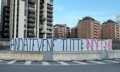 Milan, striscione della Curva Sud: “Andatevene tutti: indegni!”