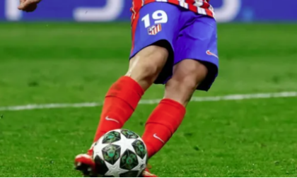 Rigore di Alvarez: la UEFA conferma il doppio tocco, ma in futuro…