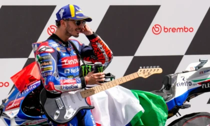 Marc Marquez cade, Bagnaia ringrazia e vince