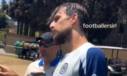 Acerbi minaccia un tifoso: “Ti sfondo di botte”. Il video