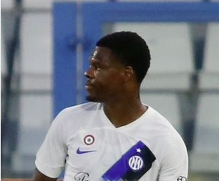 Inter-Dumfries: attenzione al Barça, se paga la clausola…