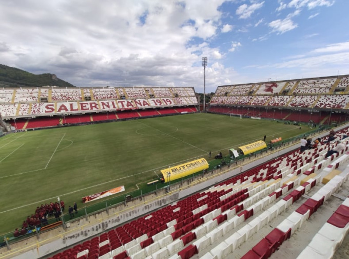 Salernitana, intossicazione alimentare in aereo: 21 in ospedale