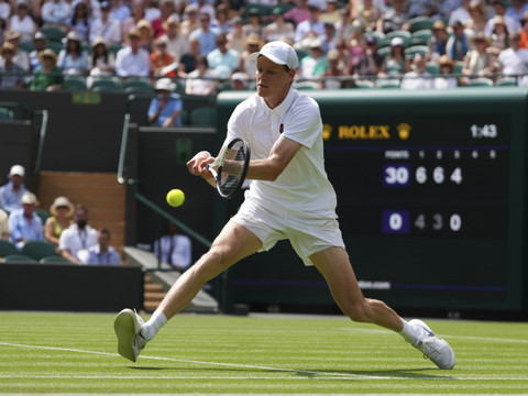 Sinner supera Djokovic 3-0: sarà finale contro Alcaraz!