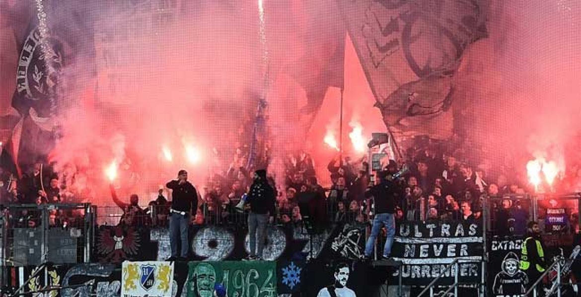 Trasferta di Napoli vietata ai tifosi dell’Eintracht, dura reazione del club