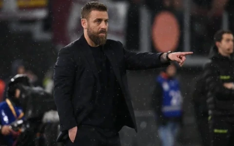 Il Genoa di De Rossi vola: 3-0 al Toro e aggancio in classifica