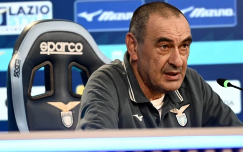 Sarri: “Nell’ultimo mese e mezzo abbiamo sbagliato solo a Firenze”