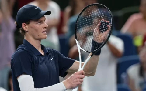 Sinner, ritorno da re: stasera la semifinale con Djokovic