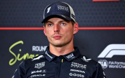 Russell si gode la Mercedes, Verstappen: “Giornata disastrosa”
