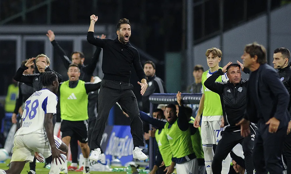 Il Como vola, ma Fabregas frena: “Restiamo coi piedi per terra”