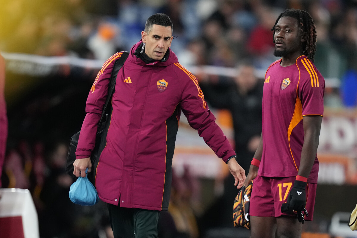Roma, Koné out un mese: lesione al bicipite femorale