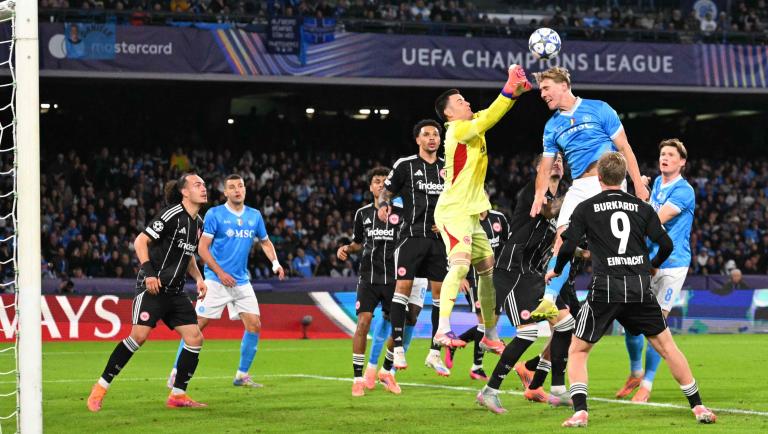 Napoli fermato dall’Eintracht, il pari lascia l’amaro in bocca