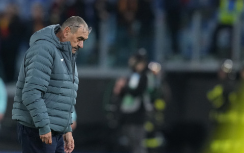 Sarri amaro: “Resto per rispetto dei tifosi”
