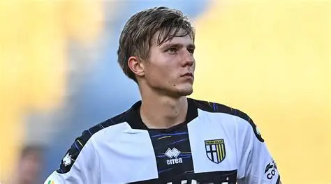 Colpo gobbo del Parma a Pisa: decide Benedyczak su rigore