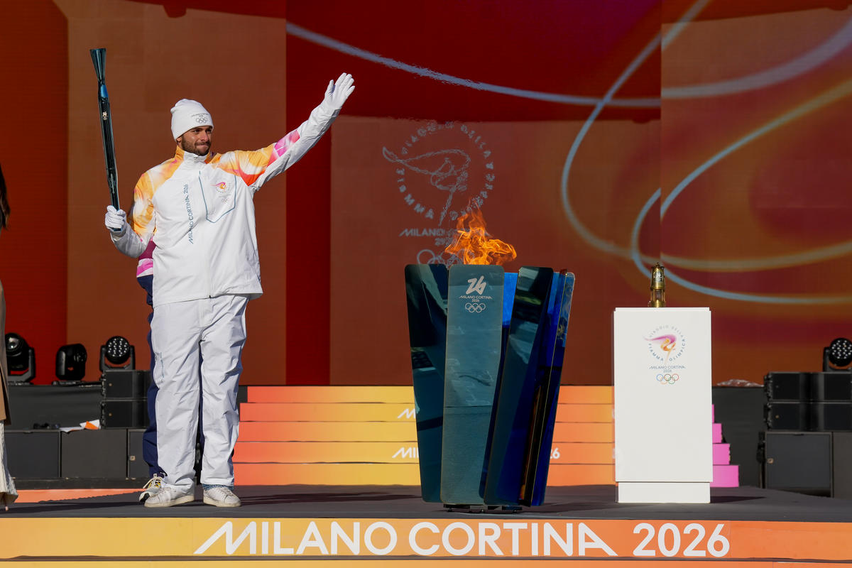 Olimpiadi Milano-Cortina, partito il viaggio della fiamma olimpica