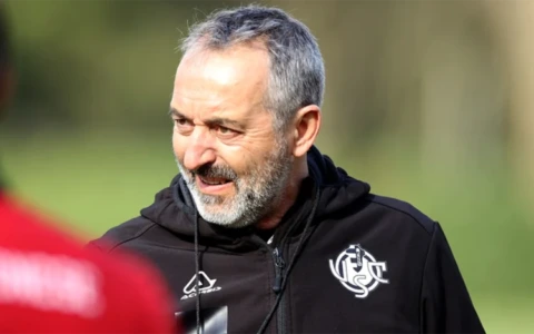 Giampaolo torna in grande stile: la Cremonese passa a Parma 0-2