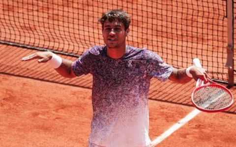 Roland Garros 2026, Arnaldi si ritira causa virus: Cobolli in finale