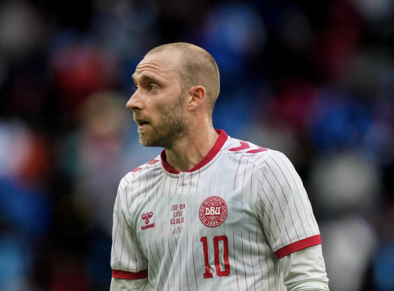 Paura per Eriksen: malore in campo durante Danimarca-Ucraina