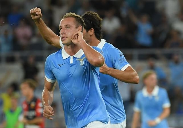 La Lazio batte il Genoa, segna ancora Frattesi