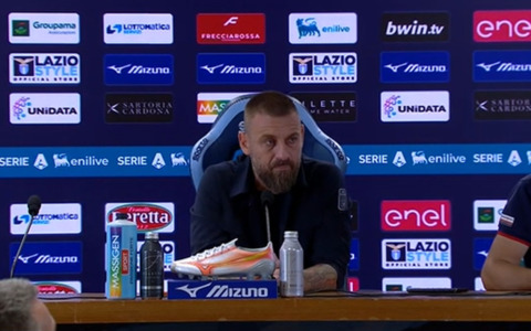 Scontro in conferenza stampa tra De Rossi e un cronista dopo Lazio-Genoa