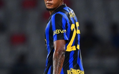 Inter, ora Akanji rischia il posto: Chivu pensa a Bisseck