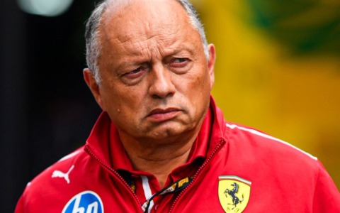 Ferrari, dalla speranza al disastro: il Mondiale scivola via