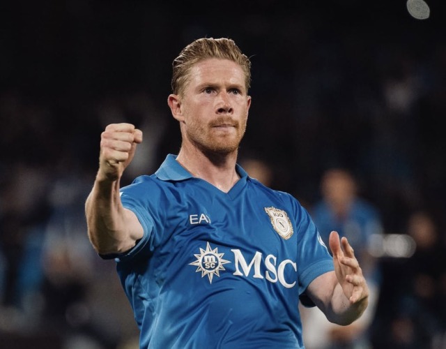 Il Napoli sorride: 3-0 al Frosinone nel segno di De Bruyne