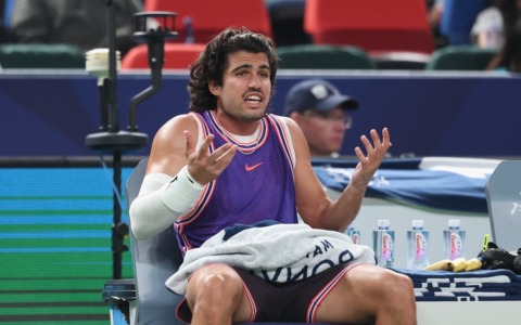 Alcaraz crolla a Shanghai, Zverev sarà il nuovo numero uno