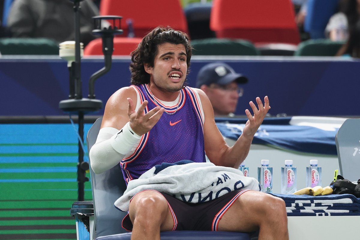 Alcaraz crolla a Shanghai, Zverev sarà il nuovo numero uno