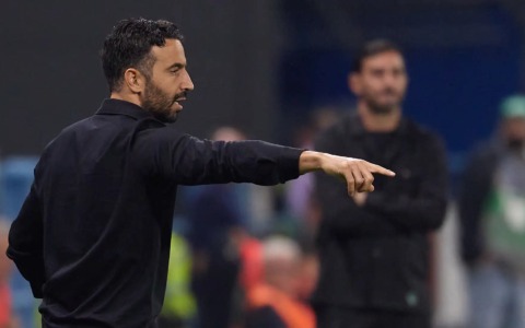 Milan, Amorim: “Partita finita dopo 20′. Su Maignan…”