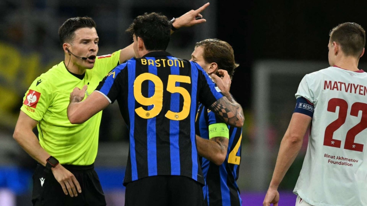 Bastoni, ci risiamo: l’espulsione riaccende i vecchi fantasmi