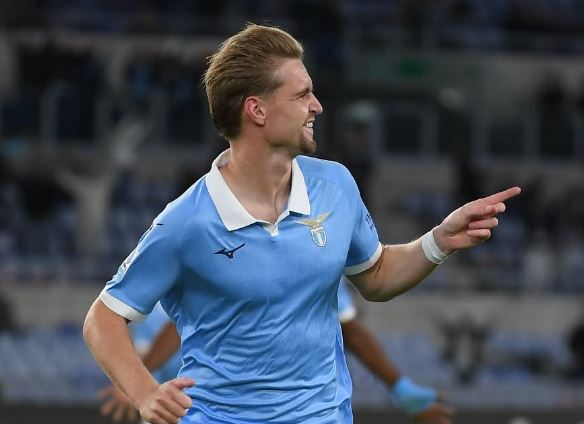 La Lazio non si ferma più: 2-1 al Parma e primo posto
