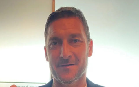 Totti alla presentazione del suo libro tra racconti e lacrime